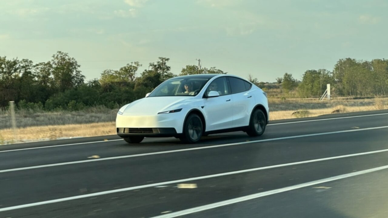El nuevo Tesla Model Y Standard es pillado sin camuflaje, y sorprende ...