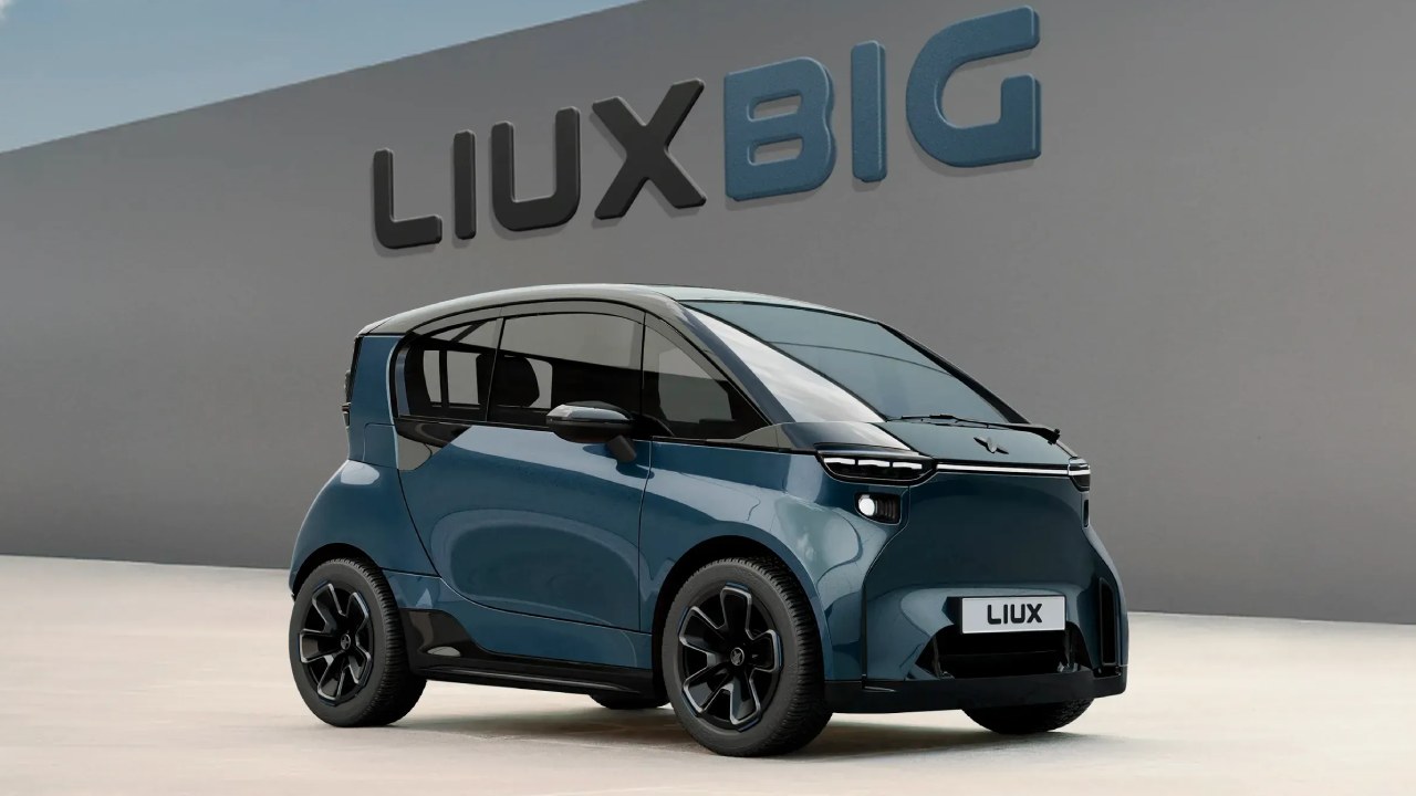 La startup española LIUX ya tiene casi listo su biplaza eléctrico BIG: por menos de 18.000 euros