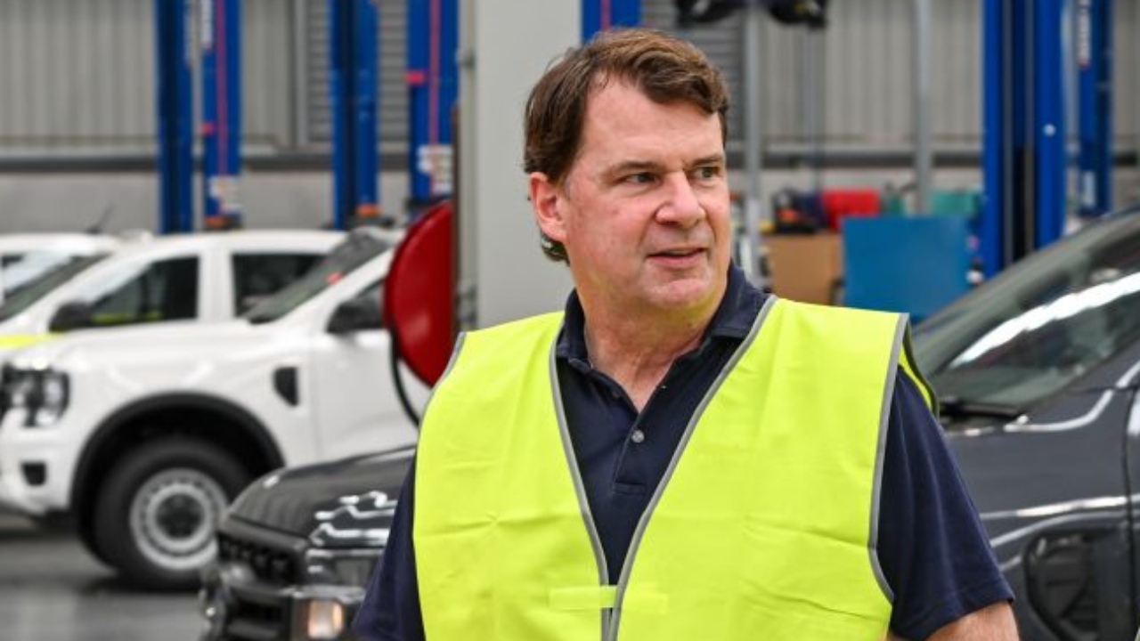 "No tienen un vehículo actualizado". El CEO de Ford señala por qué Tesla ya no es la referencia en coches eléctricos