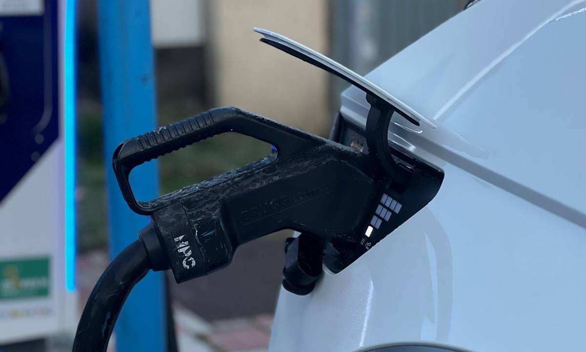 Una nueva batería china promete duplicar la autonomía y resistir frío extremo