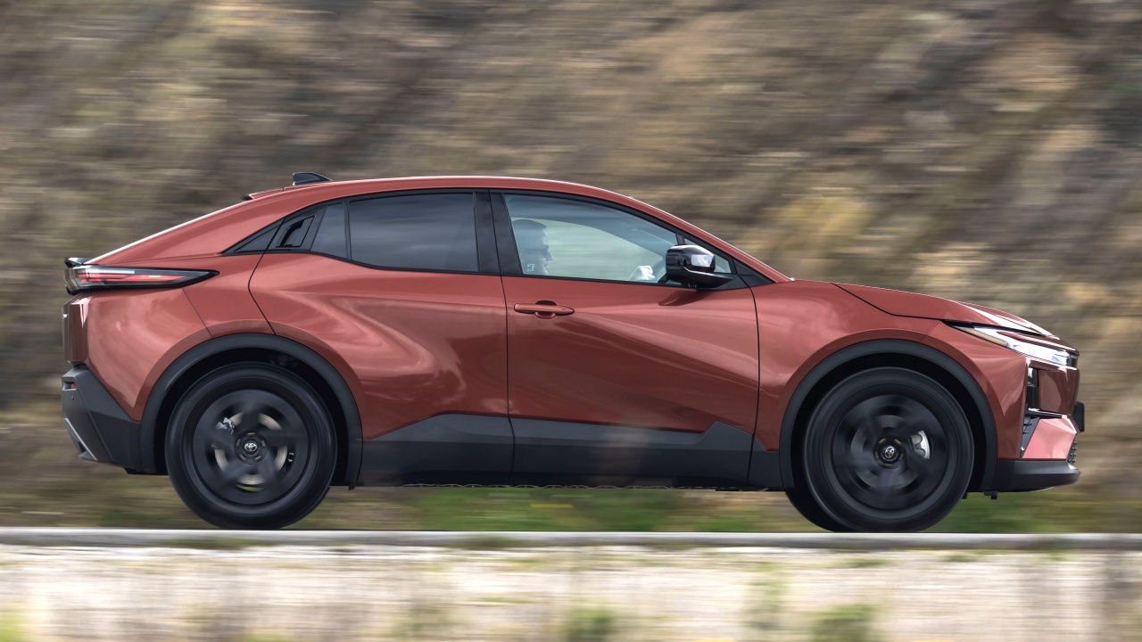 El Toyota C-HR+ arrasa en España: se convierte en el coche eléctrico más vendido en abril