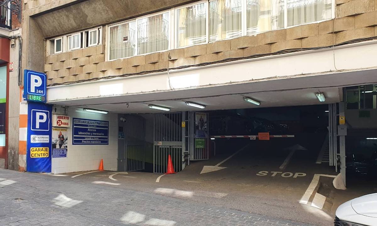 Un parking de Madrid prohíbe aparcar coches eléctricos por “riesgo de incendio”