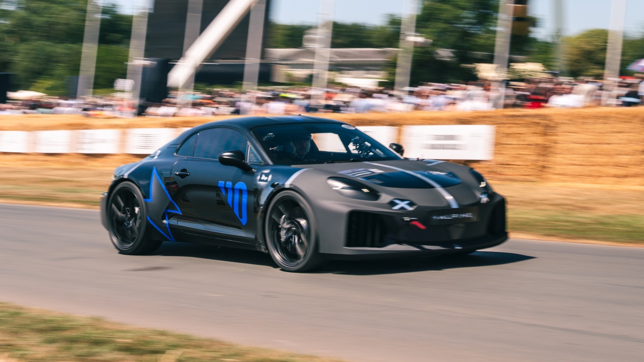 El Alpine A110 eléctrico revela sus primeras especificaciones: arquitectura de 800 voltios... ¿pero carga a 400 voltios?