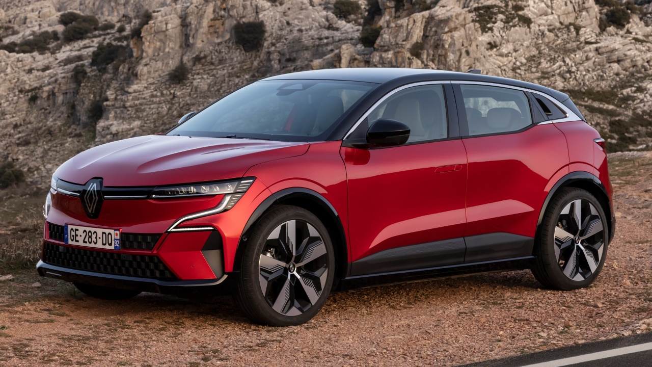 "Nos equivocamos con el Megane". Renault admite el error que dejó obsoleto a su compacto eléctrico