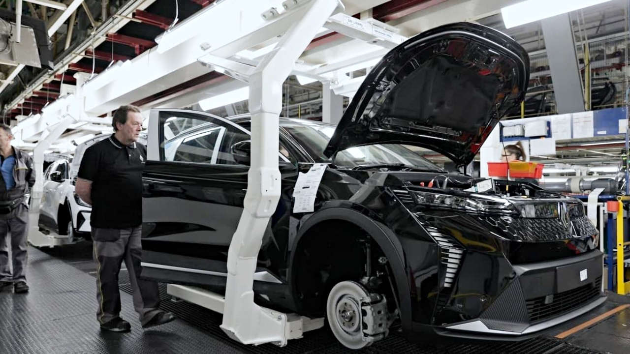 Renault confirma sus planes para fabricar dos coches eléctricos en España