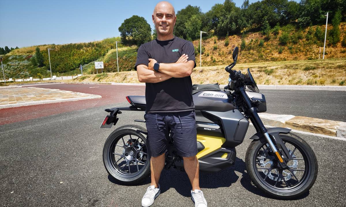 Prueba de autonomía de la Can-Am Pulse: una moto eléctrica rápida, silenciosa y ya disponible en España