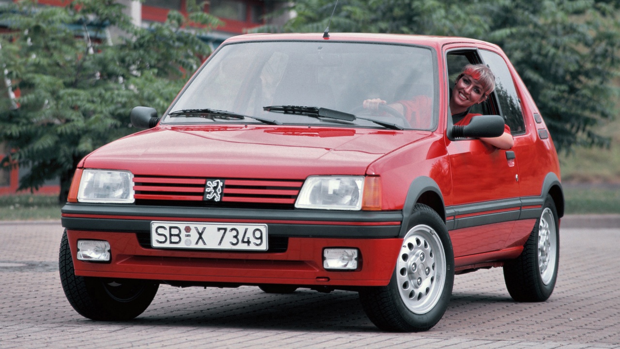 Vuelve el Peugeot 205: el próximo 208 responderá al Renault 5 con un diseño nostálgico y un precio de 25.000 euros