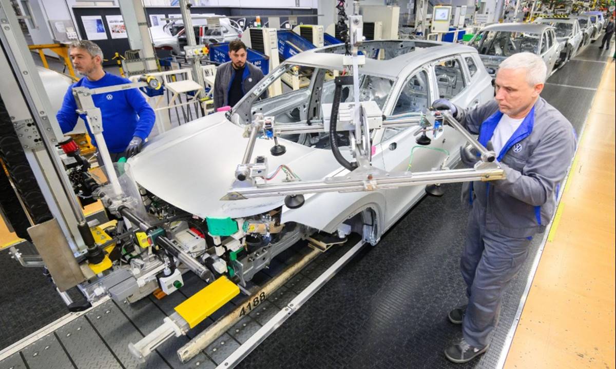 Volkswagen bajo presión: el comité de empresa alerta de un posible recorte de hasta 140.000 empleos