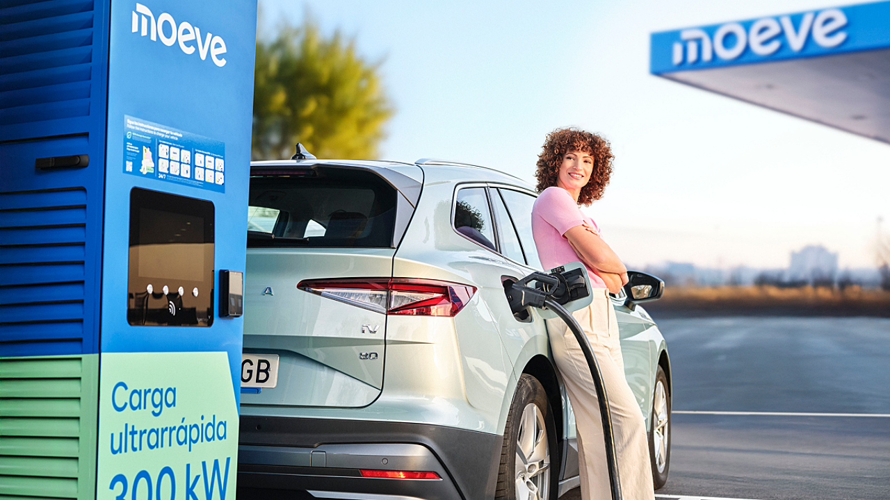 Moeve acelera la electrificación con una red de recarga que ya pisa el acelerador en la Península Ibérica