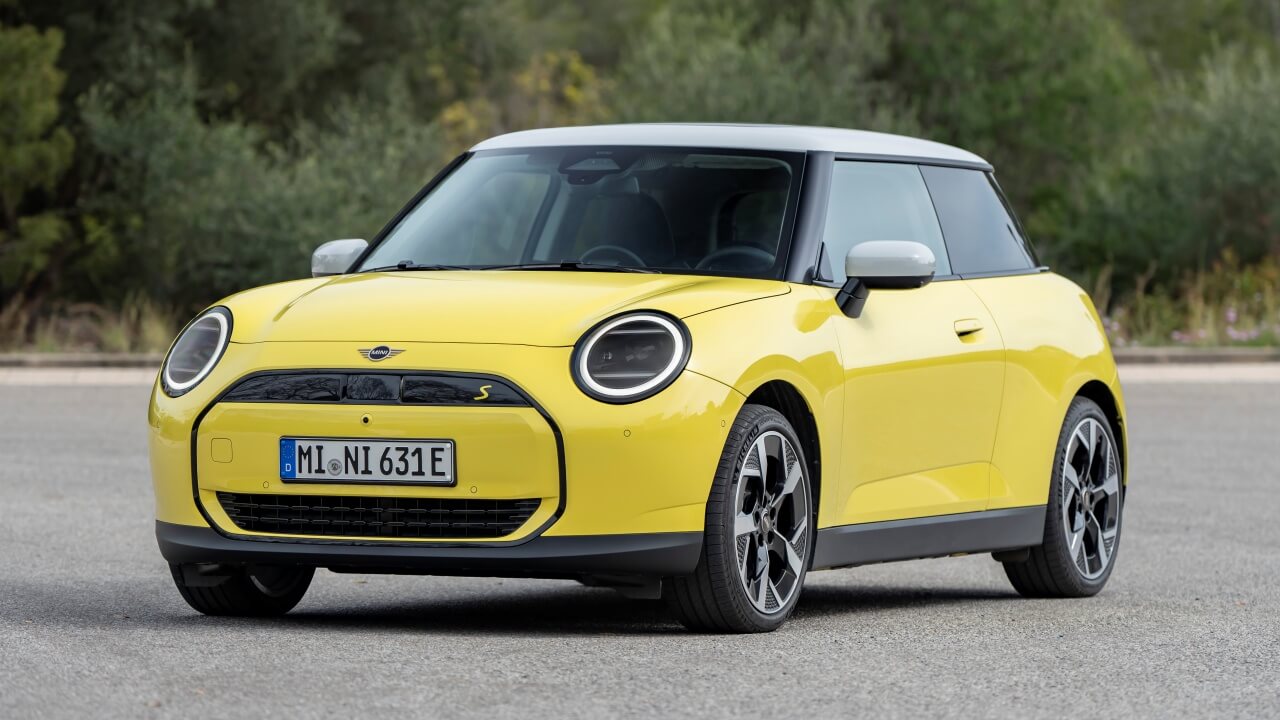 El MINI Cooper eléctrico baja de precio, y puede salir más barato que el modelo de gasolina