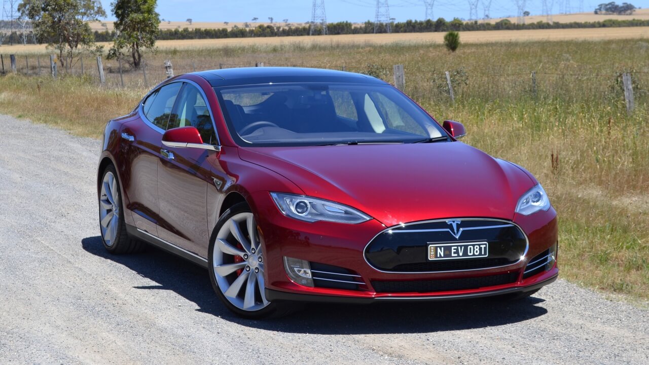 ¿Cambiar la batería a los 5 años? Este Tesla con casi 10 años desmonta esa idea
