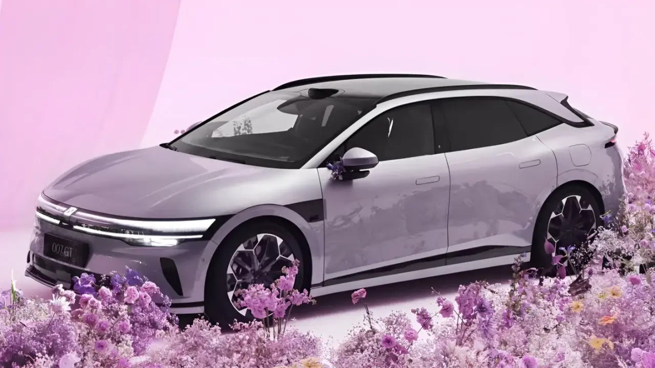 El Zeekr 7GT acaba de llegar a España, pero ya se ha actualizado en China para cargarse en 7 minutos