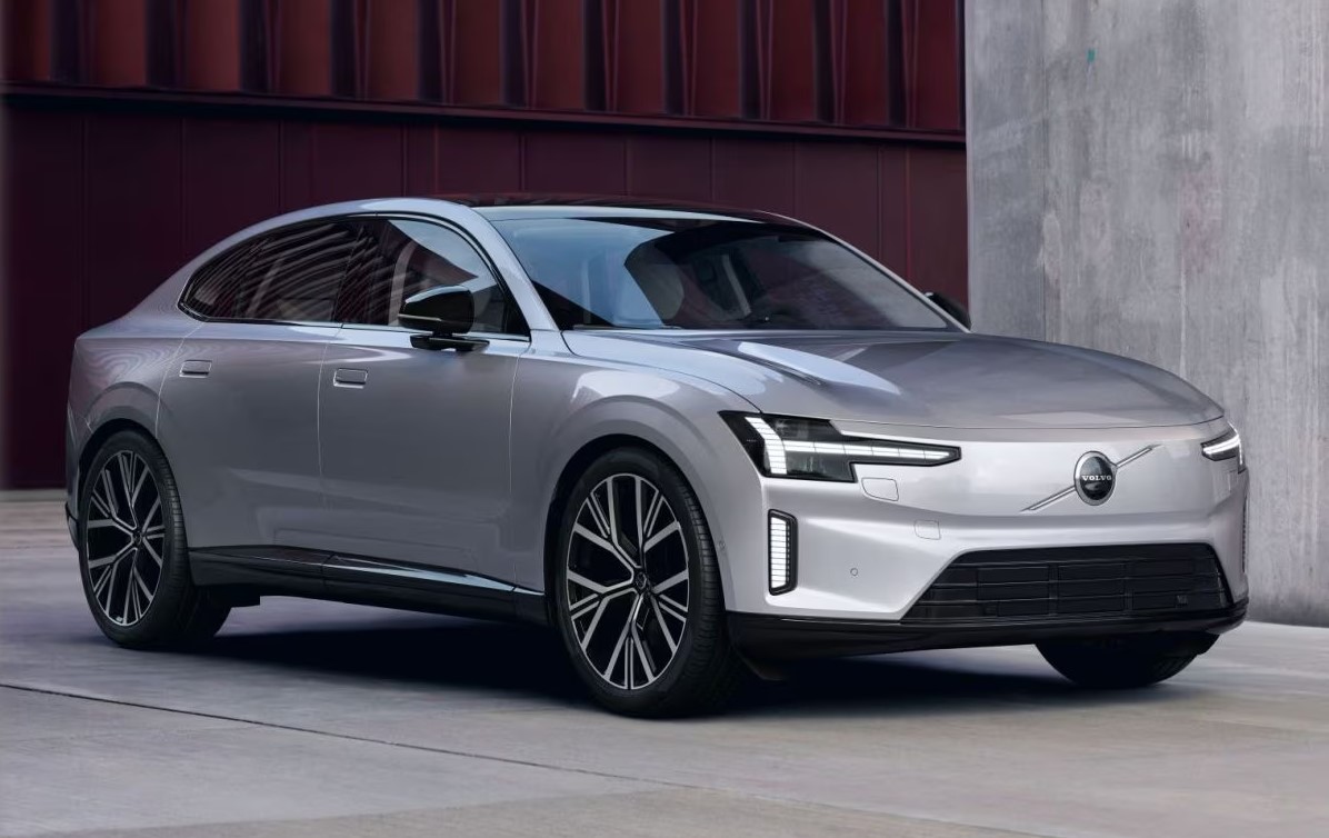 Volvo ES90: una berlina eléctrica de 800 voltios y 700 km de autonomía