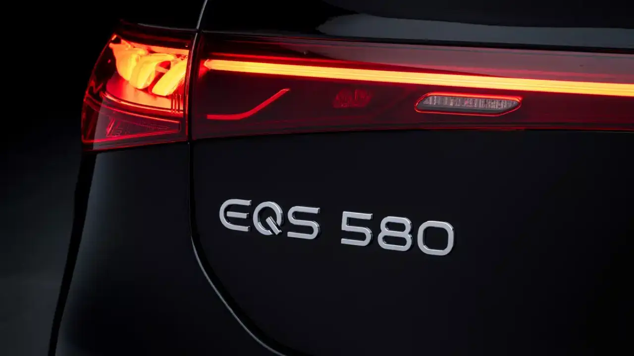 Mercedes decide simplificar el nombre de sus modelos eléctricos: adiós al larguísimo apellido 'con tecnología EQ'