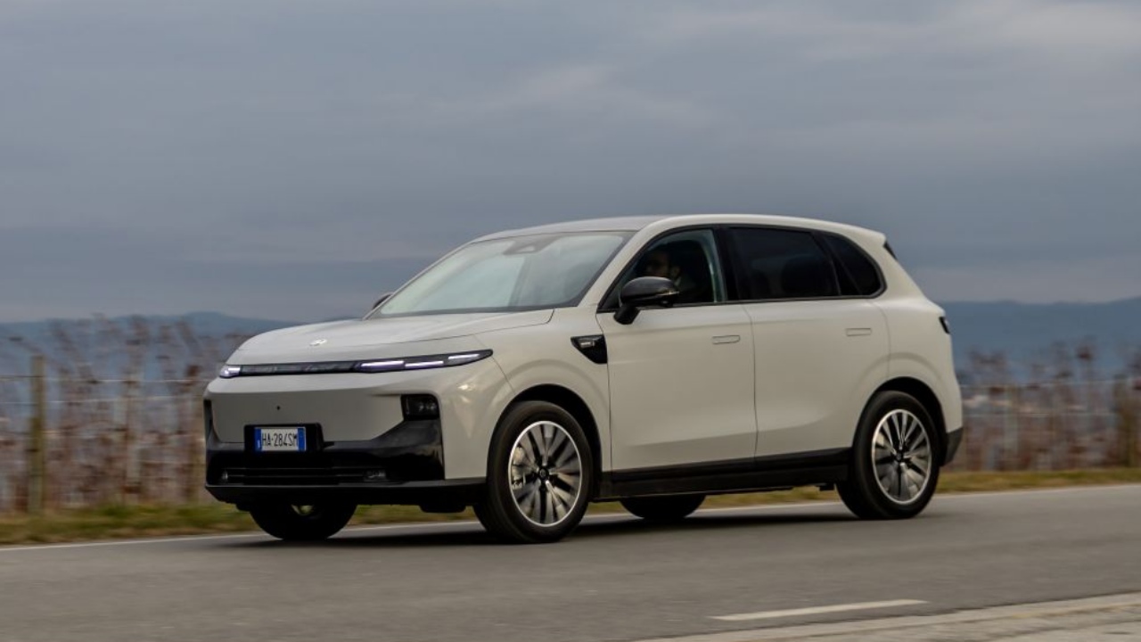 Las marcas chinas apuestan por España: ya sabemos cuándo empezará a fabricarse en Zaragoza el Leapmotor B10, y le seguirán muchos otros