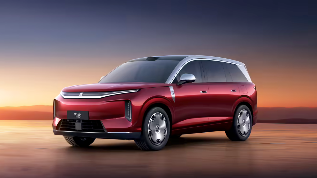 El nuevo BYD Great Tang tiene 950 km de autonomía y carga en 9 minutos: la marca no puede atender sus más de 100.000 pedidos