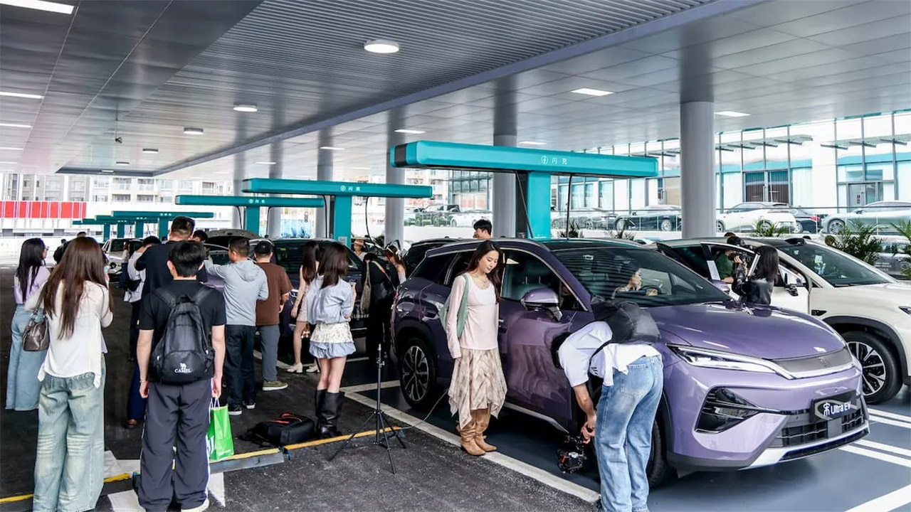 BYD arrasa con su primer SUV familiar que se carga en 5 minutos y muestra el camino para Europa
