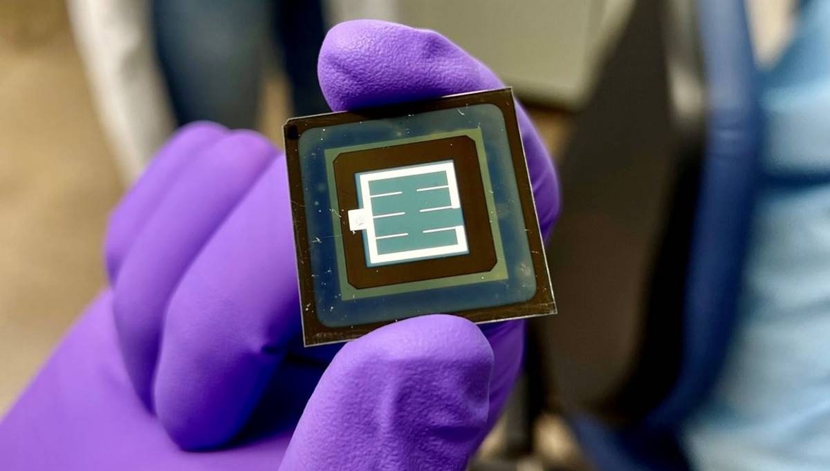 Las celdas solares de perovskita dan un paso clave hacia su fabricación masiva con eficiencia del 24,3%