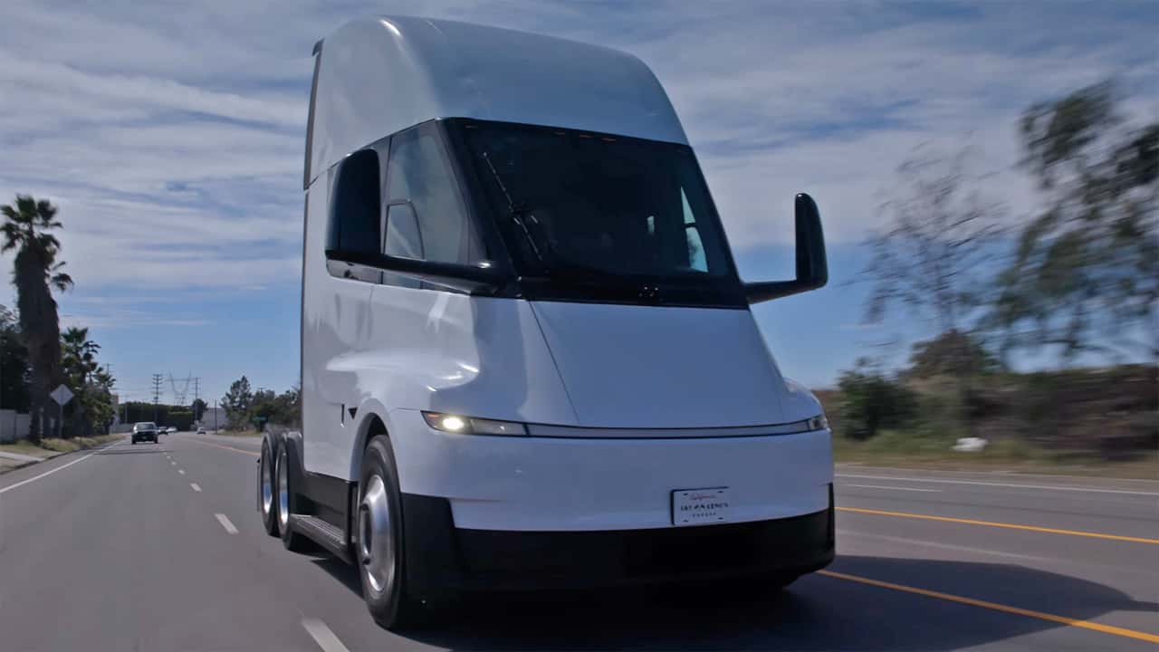 La batería del Tesla Semi promete durar 1.6 millones de kilómetros