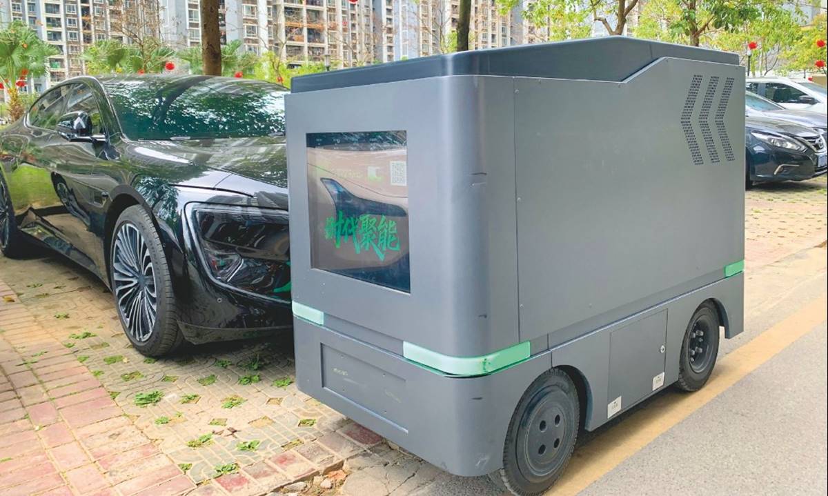 Adiós a buscar cargador: así funcionan las baterías móviles que van hasta tu coche eléctrico