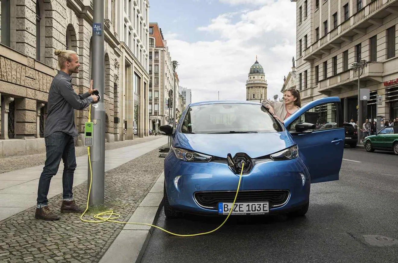 Puntos de recarga en las farolas. Una gran idea que se choca con la realidad