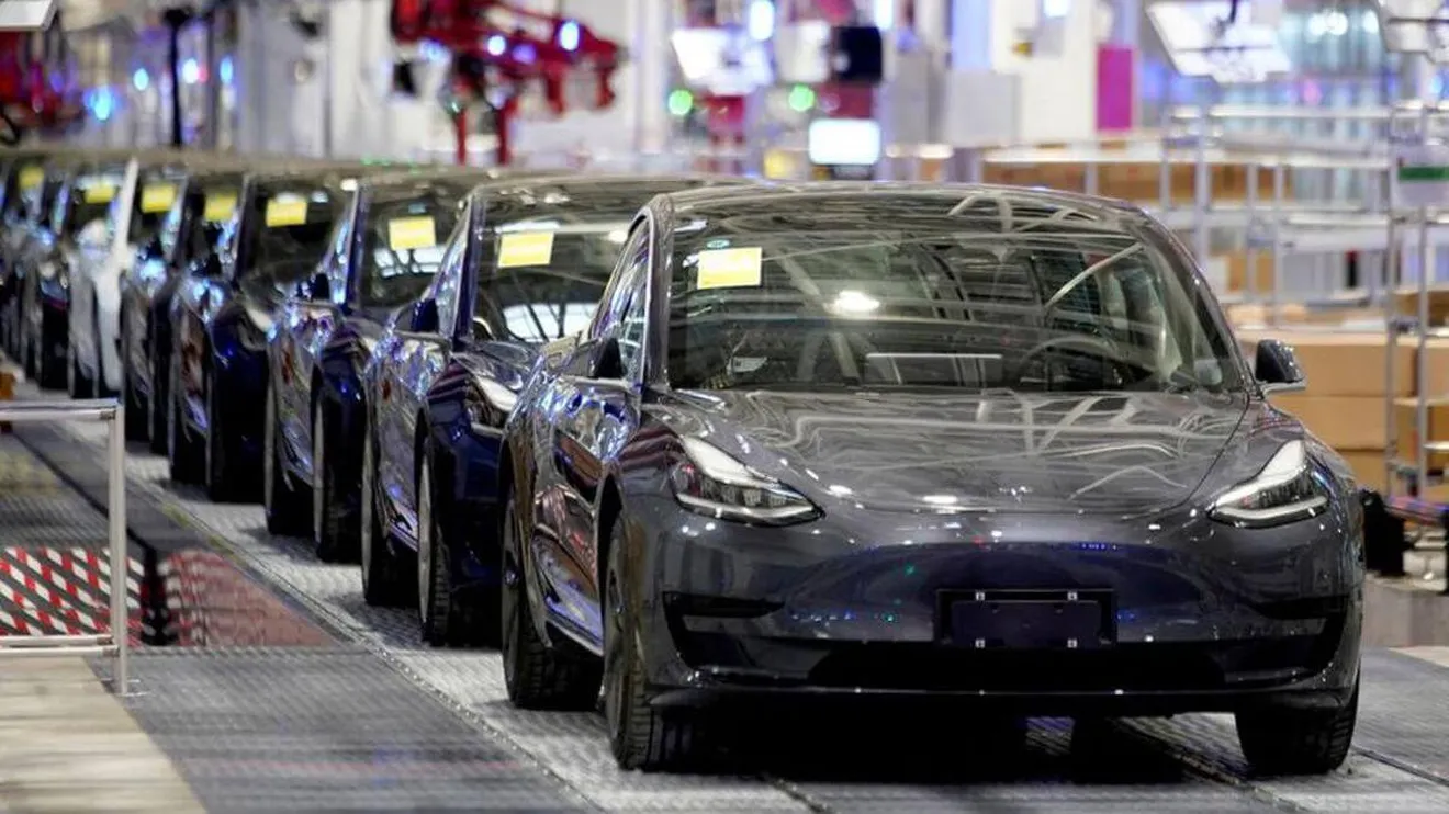 Europa reduce los aranceles a los coches de Tesla que llegan de China