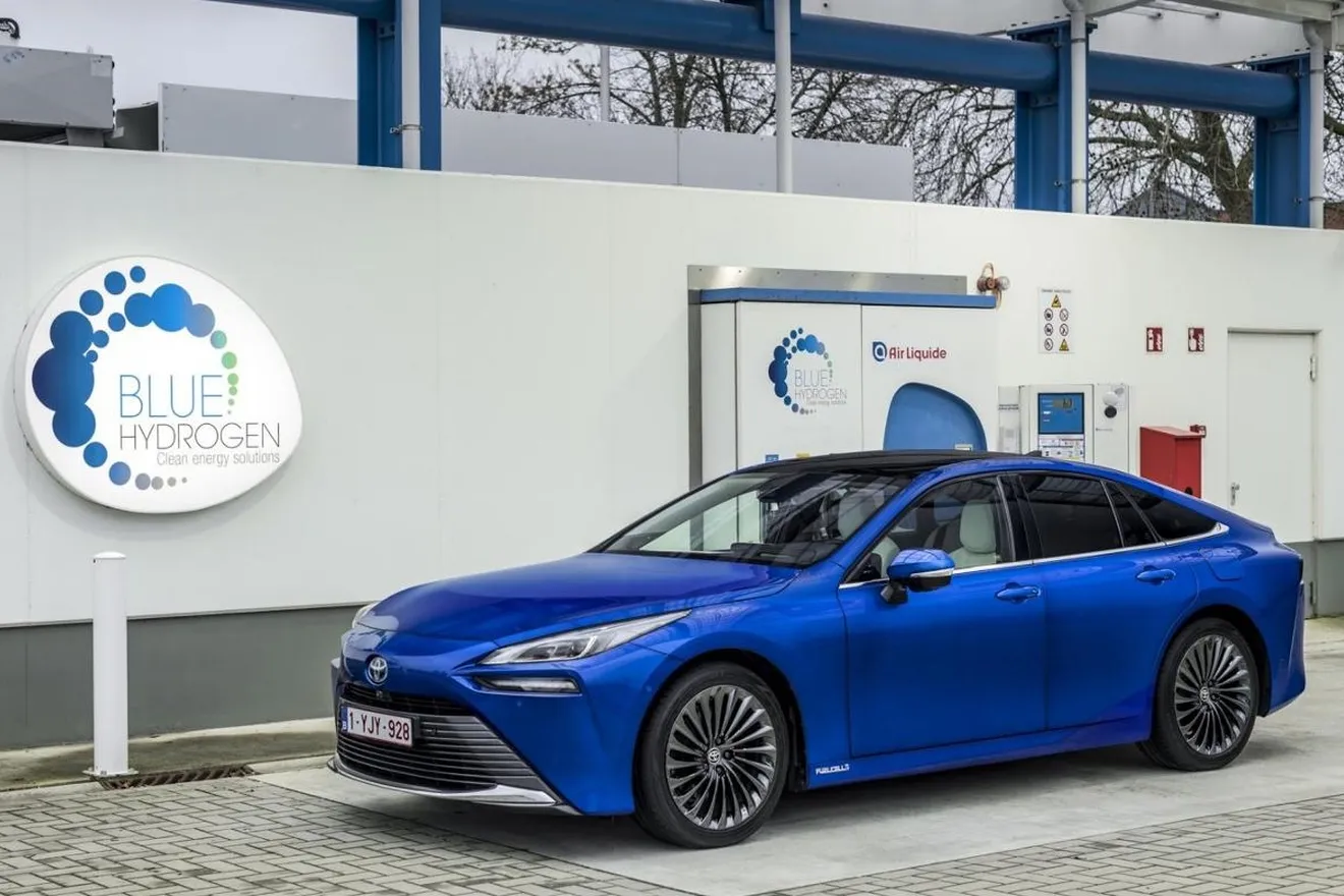 Un grupo de propietarios del Toyota Mirai demanda a la marca, vivir con un coche de hidrógeno es una pesadilla