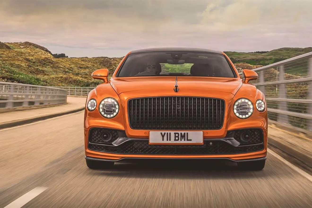 Bentley retrasa otra vez sus planes con coches eléctricos: su apuesta ahora son los híbridos enchufables