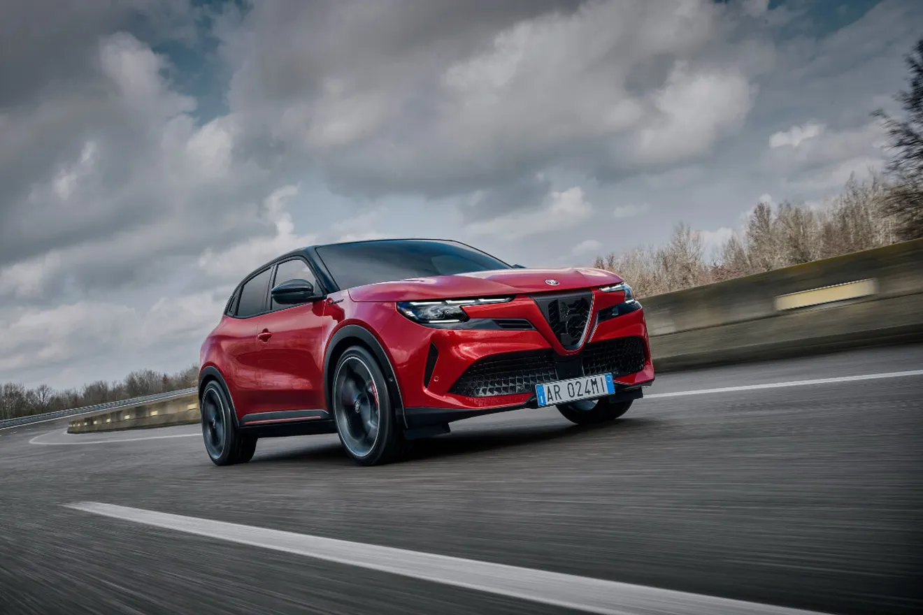 El Alfa Romeo Junior Veloce resulta ser más potente de lo previsto: llega el coche eléctrico de tracción delantera más radical