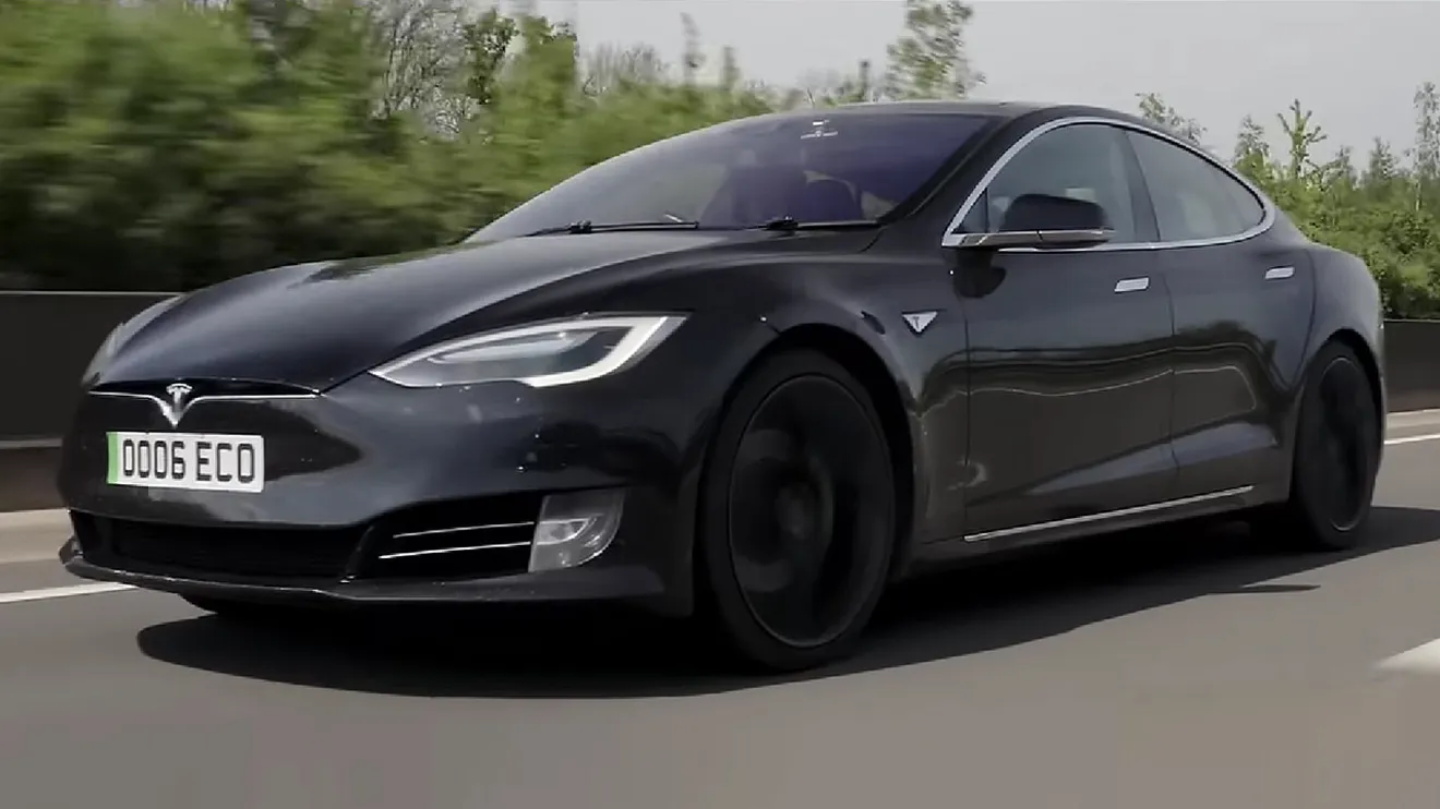 Un Tesla Model S de récord, casi 700.000 kilómetros sin cambiar batería ni motores y sin pagar en los Supercargadores