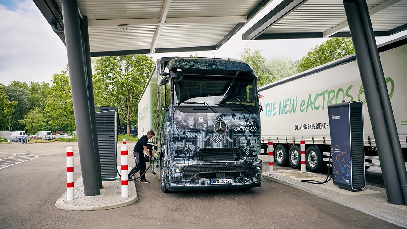 El rival más serio para el Tesla Semi está cada vez más cerca, los datos clave del inminente Mercedes eActross 600