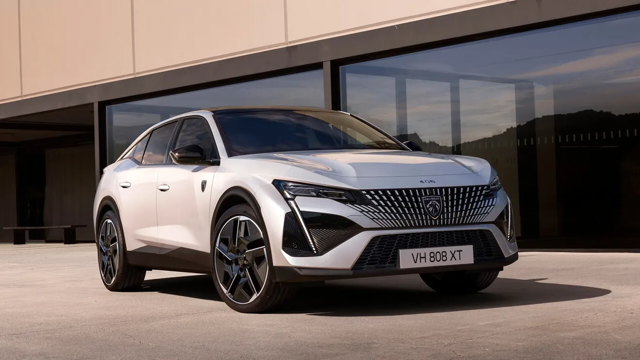 Nuevo Peugeot E-408, se presenta la esperada versión eléctrica de la berlina con rasgos de SUV