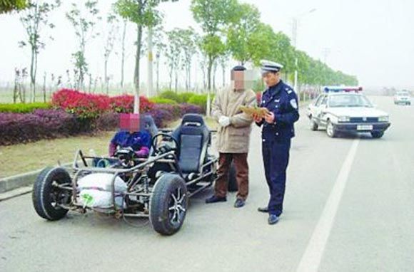 La policía china detiene a un sospechoso, eléctrico