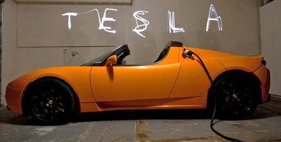 Tesla recibe la queja de un propietario del Roadster por la muerte de su batería