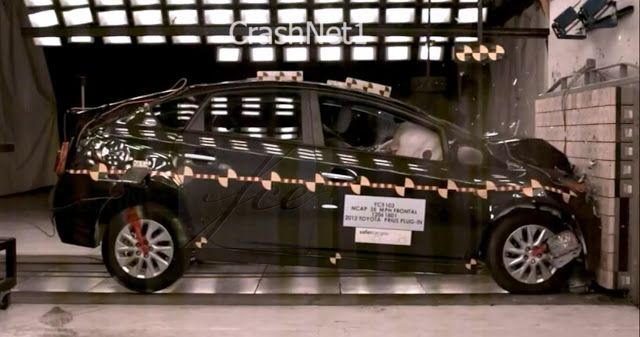 El Toyota Prius enchufable logra sólo 4 estrellas en los crash test de la NHTSA