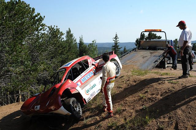 El Mitsubishi i-Evolution de Pikes Peak sufre un accidente