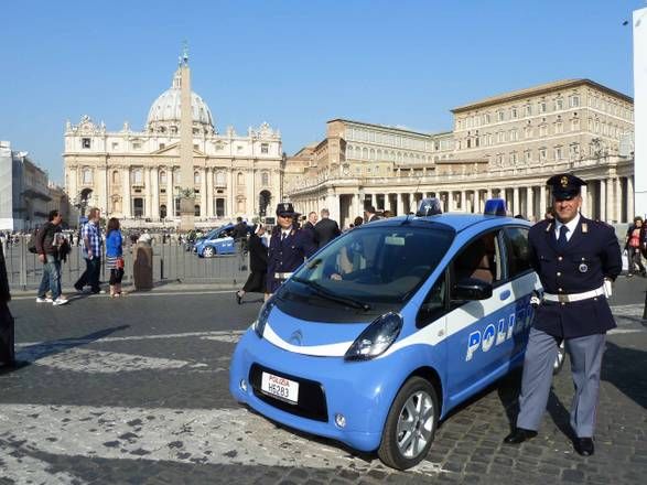 La policía de Roma, comienza su transición hacia los coches eléctricos