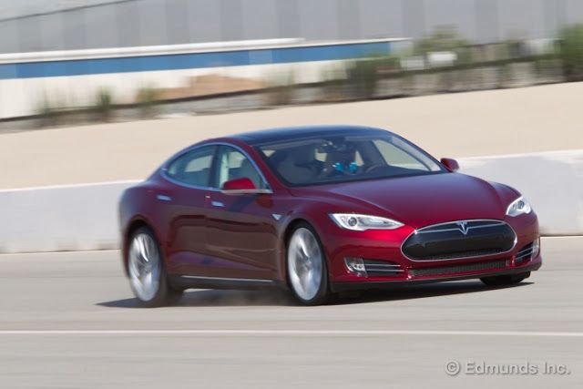 Tesla, la recarga del vehículo eléctrico y el Renault ZOE, lo mejor de la semama