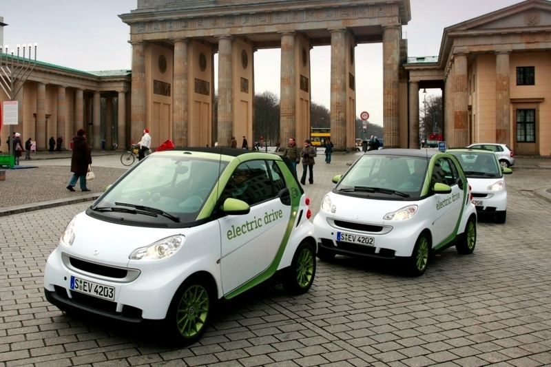 Sebastián anima a las flotas a comprar coches eléctricos, al beneficiarse de mayores subvenciones