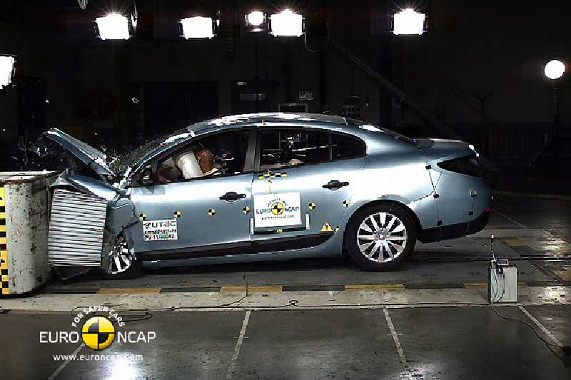 Varapalo para Renault: Fluence ZE 4 estrellas Euroncap