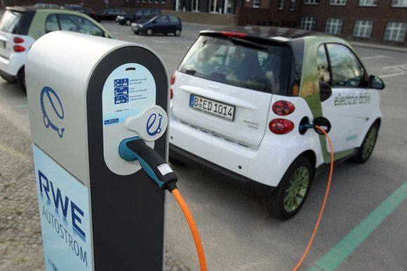 BMW, Bosch, Daimler, EnBW, RWE y Siemens, se unen para crear una red de recarga para coches eléctricos