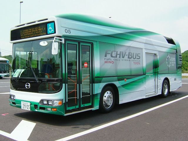 Toyota FCHV-BUS, un autobús a hidrógeno y generador móvil de electricidad