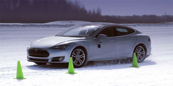 El Tesla Model S nos muestra su belleza en la nieve