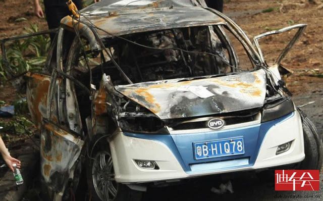 Uno de los taxis eléctricos de BYD arde después de un accidente