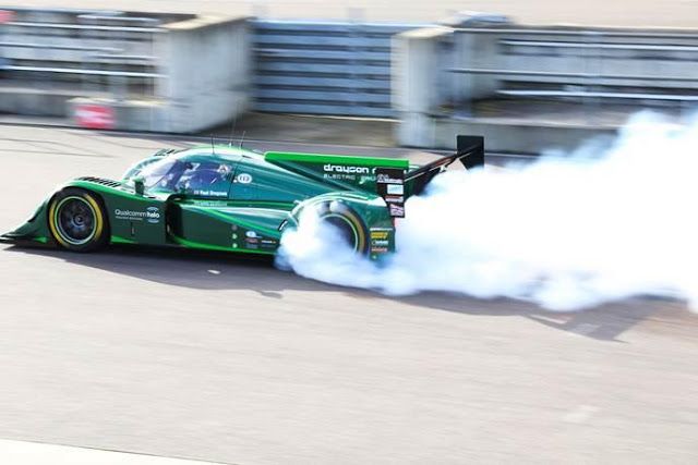 Al volante del Lola-Drayson B12 de 850CV