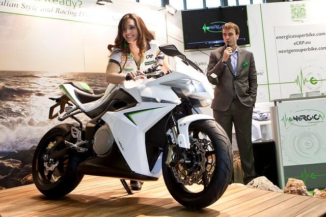 eCRP Energica 2013, la superbike eléctrica se presenta en Milán