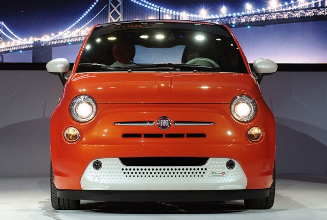 El FIAT 500 eléctrico llegará con alquileres gratuitos de coches gasolina para sus propietarios