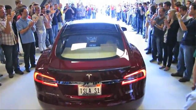 Entregada la primera unidad del Tesla Model S