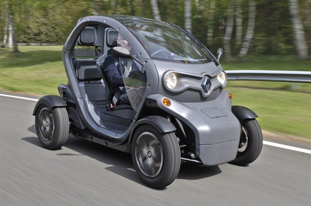 El Twizy retrasa su salida en España