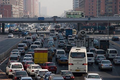 Un millón de personas esperan para comprarse un coche en Pekín, los eléctricos aguardan su oportunidad